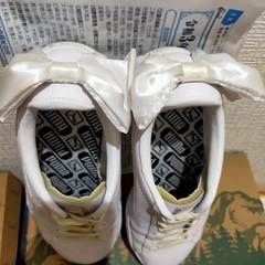 puma プーマ　スニーカー　かわいい　蝶結び　24の画像