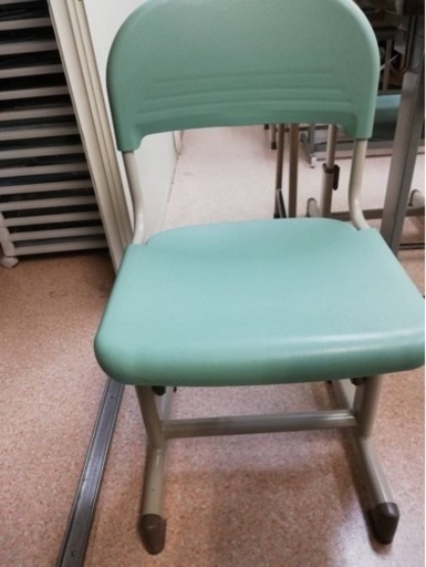 学習机と椅子