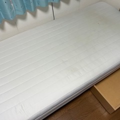 無印の脚付きベッド(ベッド下収納付き)差し上げます。の画像