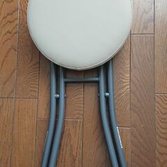 ニトリ折りたたみスツールの画像