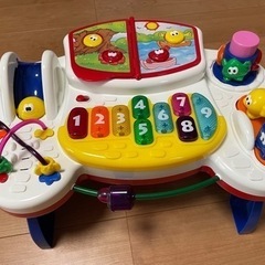 ベビーアクティビティテーブル　玩具