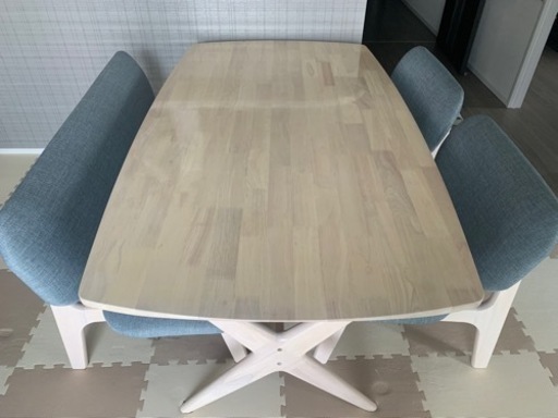 リビングダイニングテーブル、イス、4点セット　ニトリ