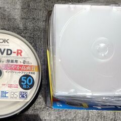 【手渡し限定】DVDｰR 20枚X2 + ほぼ50枚 + ブルーレイ + 空ケースほぼ50枚の画像