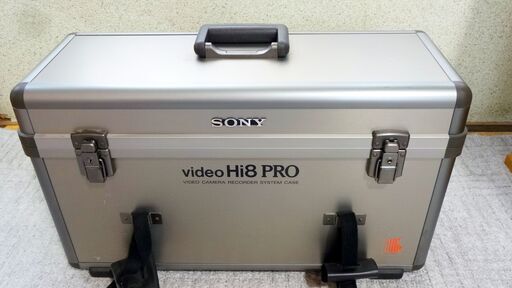 【手渡し限定】SONY CCD-V5000用のショルダー型ハードケース＋VCT-400
