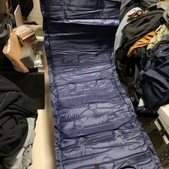 枕付き 車中泊マット キャンプ シングルエアマット アウトドアエアマット の画像