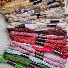 刺繍糸と枠の画像