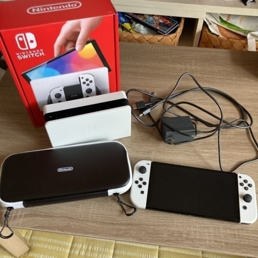 NintendoSwitch 有機ELモデル　ホワイト　おまけ付き