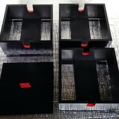 底空きの　三段重箱？　 摘み蓋つき　￥0の画像