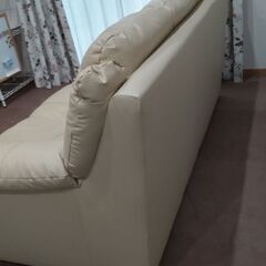 【取引完了】3人掛けソファ 合成皮革 ベージュの画像