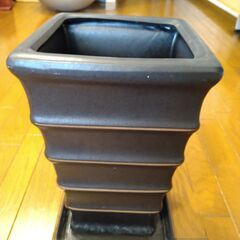 【値下げ！】陶器製　黒　植木鉢　中古品