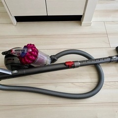 3年使用のダイソン掃除機DC48(コード有)、3,000円！