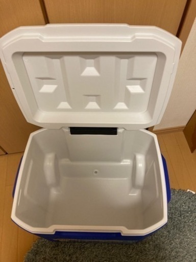 少し値下げします。コールマンのクーラー。ほぼ新品です、