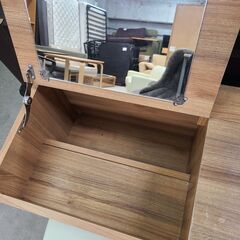 【リサイクルショップどりーむ天保山店】●2048●　鏡台　ドレッサー　天然木　イス付き　※天板に剥がれありの画像