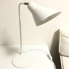 白いデスクライト　電球付き