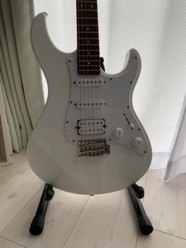 ギター初心者用（YAMAHA、ミニアンプ、ケース、スタンド付）