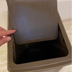 ゴミ箱の画像