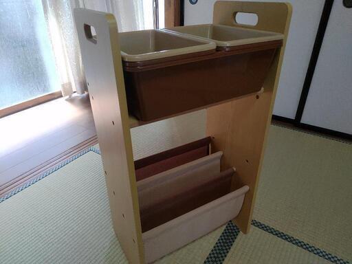 《引き取り先が決まりました》収納付きマガジンラック