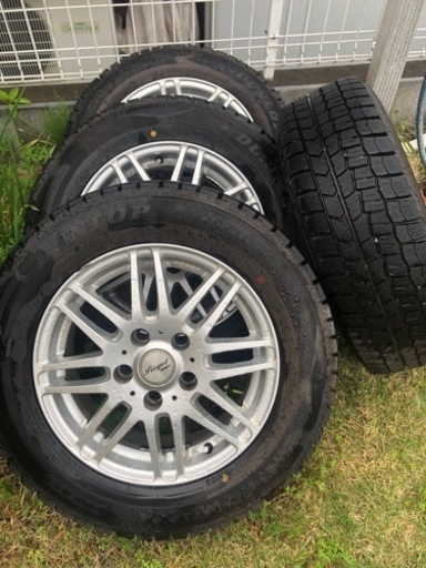 セレナ　アルミ付スタッドレス　2020年製タイヤ