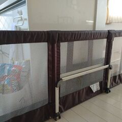 【お取引中】日本育児　置くだけとおせんぼ　ベビーゲートの画像