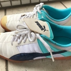 PUMA キッズ フットサル シューズ 23.5cmの画像