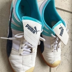 PUMA キッズ フットサル シューズ 23.5cmの画像