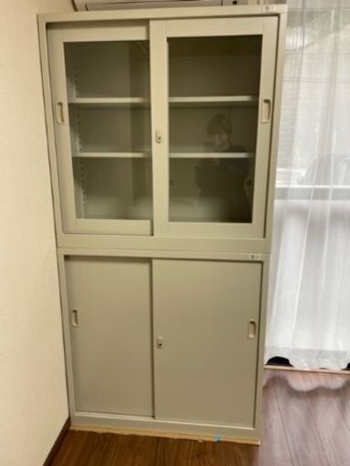 スチールキャビネット（窓付きガラス戸）