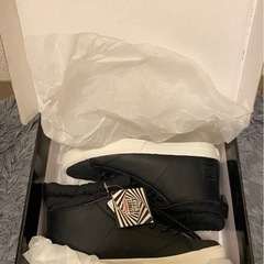 黒スニーカーの画像