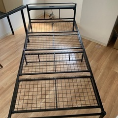ベッドフレームの画像