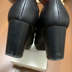 レディース　黒色ローファー風靴　24cm前後の画像