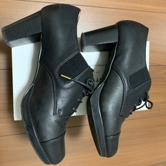 レディース　黒色ローファー風靴　24cm前後の画像