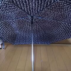 折り畳み傘　黒地に英字柄　未使用　浅草橋の傘屋でヒョー柄と一緒に...
