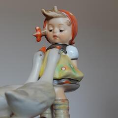 スイス土産人形　ガチョウの少女の画像