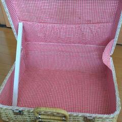 柳のピクニックバスケットの画像