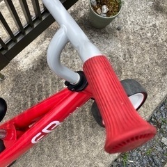 西松屋　足蹴りバイクの画像