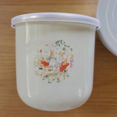 ロイヤルダルトンバニキンズ　蓋付き容器