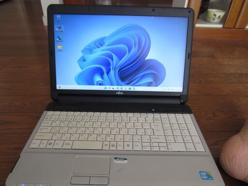 WIN11搭載　富士通15.6型ノートPC　LIFEBOOK A530/AX