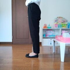シューラルーの黒のパンツ無料で差し上げます