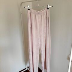 ピンクのワイドパンツ無料で差し上げます