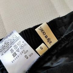 シューラルーの黒のパンツ無料で差し上げますの画像