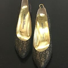 【売ります】中古　ユキサブロウ ワタナベ 　ハイヒール 23.5cmの画像