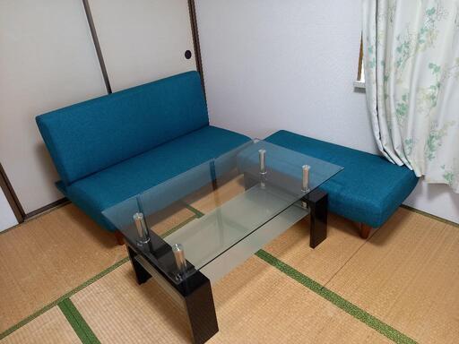 ソファーベットと机セットです。