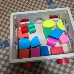 積み木の知育玩具の画像