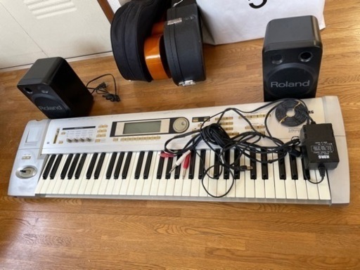 KORG トライトン TRITON Le シンセサイザー　ペダル付き　Roland スピーカー