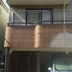 閑静な住宅街で静かに暮らす屋上、庭付き一軒家（少人数）