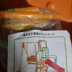 室内ジャングムジム　滑り台　ブランコの画像