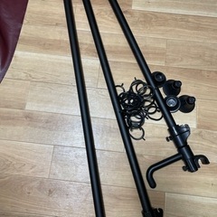 カーテンレール 間仕切り 突っ張り棒 簡単 部屋 仕切り 黒 子供部屋の画像