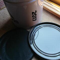 adldasのペール缶の画像