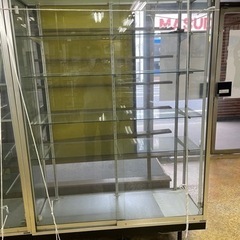 ガラスのショーケース　中