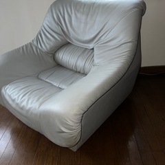 一人掛けソファ　革張り　回転しますの画像