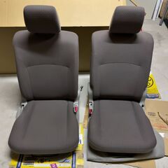 スズキ エブリィ DA17V用のフロントシート左右セットです。